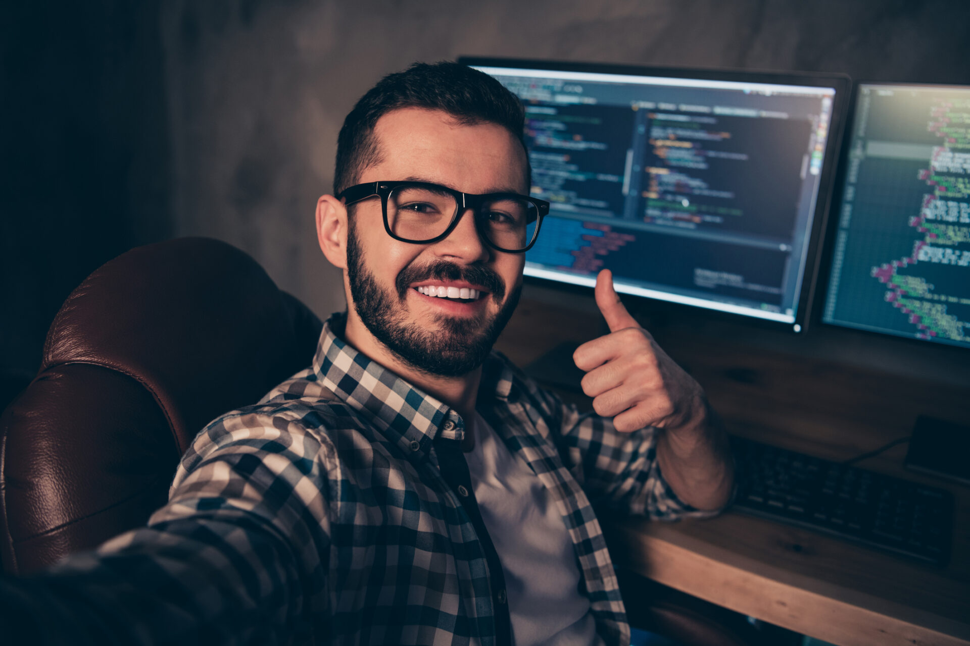 Experiencia del desarrollador en 2026: impacto de IA, GitHub, agentes y controles de acceso, con cambios confirmados y puntos aún por validar.