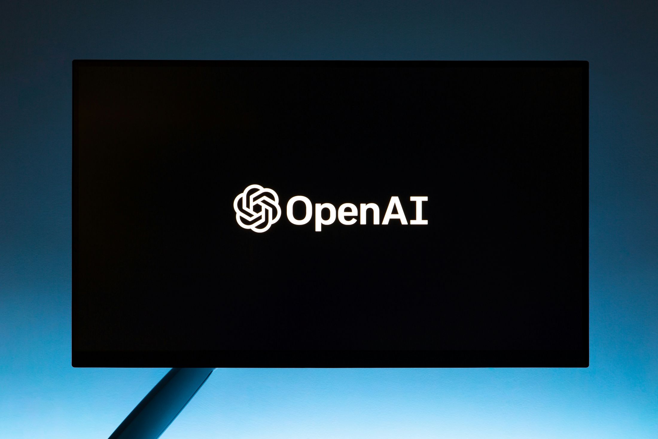 Marcos de gobernanza de OpenAI en 2026 establecen normas para IA segura, enfocándose en sectores como banca y ciberseguridad con impacto directo.
