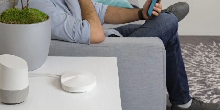 Router vs mesh: análisis de rendimiento, cobertura y compatibilidad con WiFi 7 y 8. Comparativa de escenarios domésticos y empresariales.